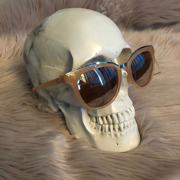 Oscar de la Renta Accessories - Oscar De La Renta Pink Wayfarer Sunglasses